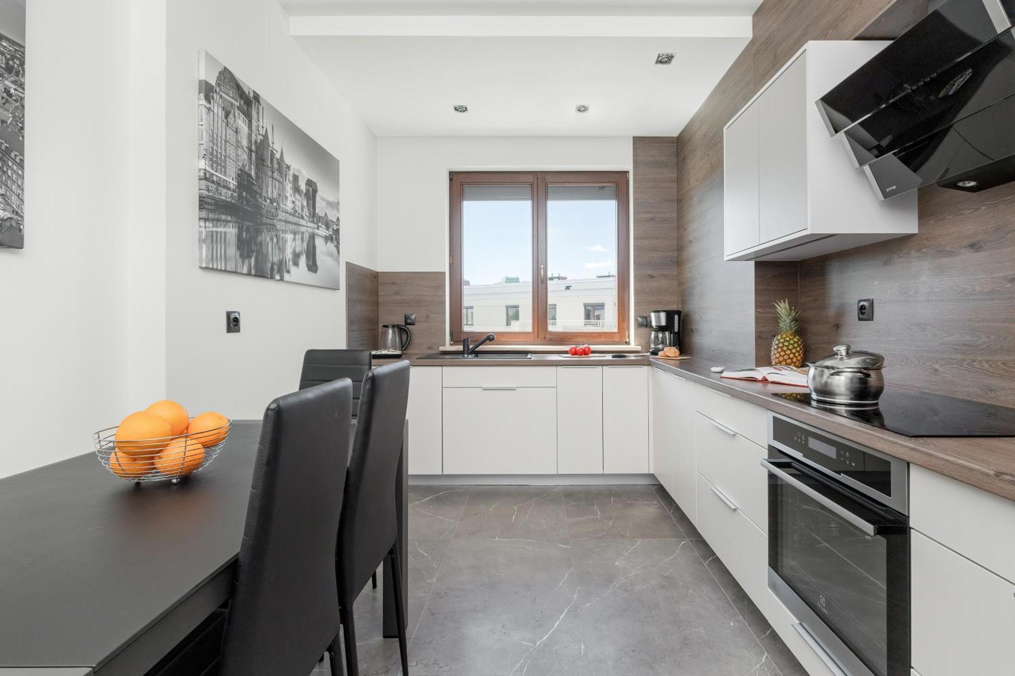 Luksusowy Z 4 Sypialniami, Klimatyzacja I Biurkiem W Gdansku By Renters Leilighet Gdańsk